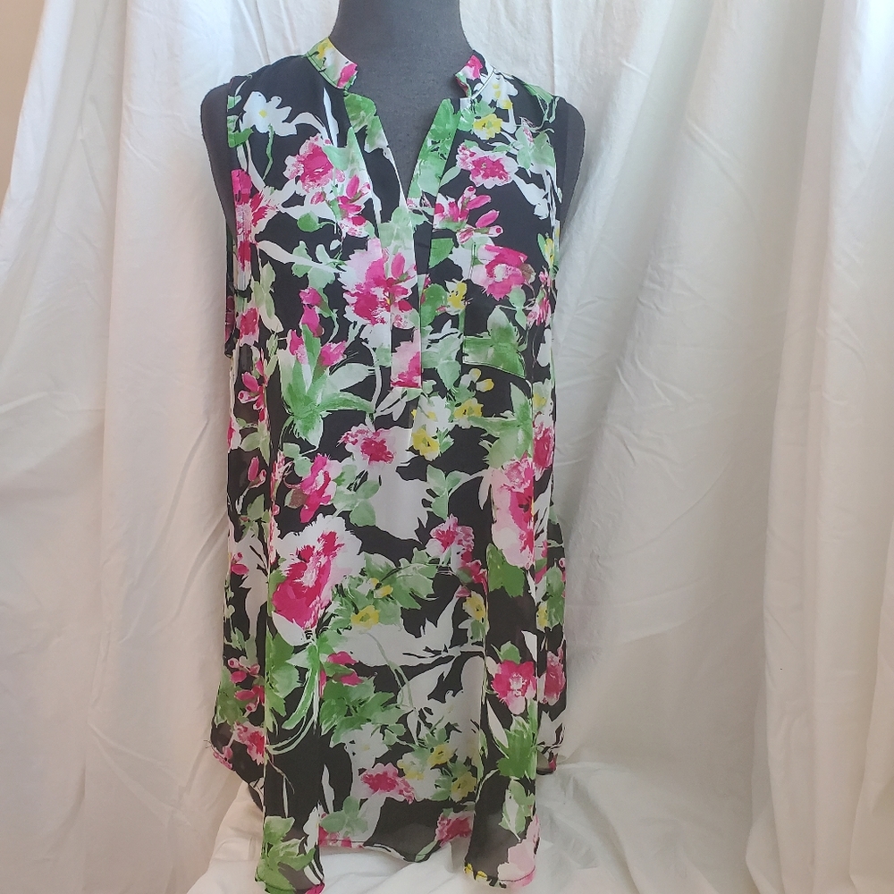 Floral Sleeveless tunic Hi Lo top, Medium